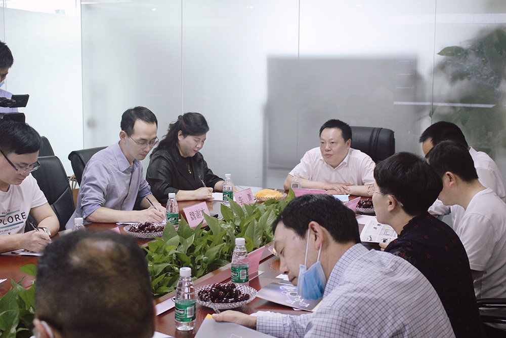 貴州省德江縣黨政代表團到云輝牧聯(lián)科技有限公司考察