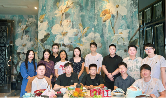 雙節(jié)同輝承暖意，云輝福利遞溫情